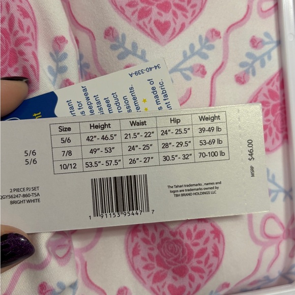 Tahari Girl Mama & Me Mommy & Me Valentine’s Day Heart Pajama Set - Picture 12 of 14